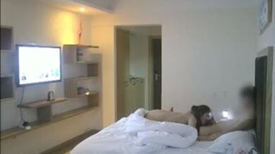 撩妹高手微聊约出来啪啪的幼儿园美女老师兼职援交妹口活一流忍耐力差的估计口几下就得交货叫床声给力国语对白